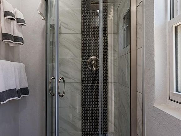 4th image of 611 Hilmar St #3