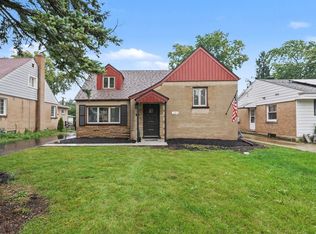 107 S Hi Lusi Ave, Mount Prospect, IL 60056