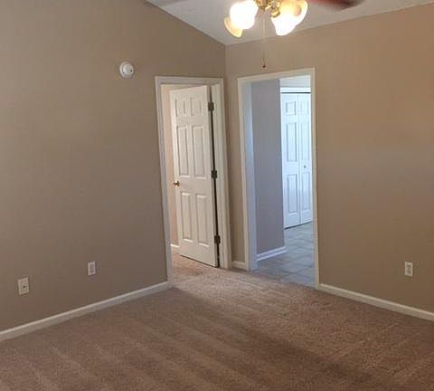 3rd image of 6327 Oak Run Dr W