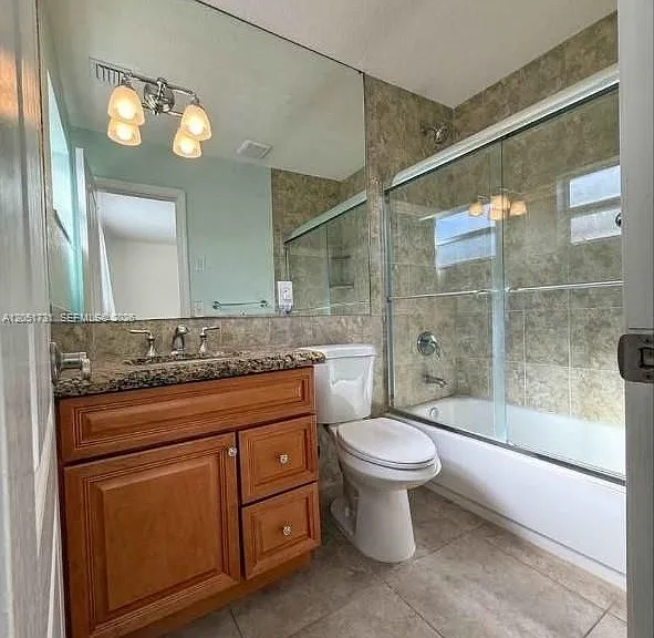 5340 NE 17th Ter #12 — Photo 3