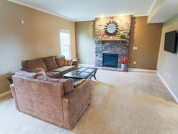4th image of 256 Evergreen Ct