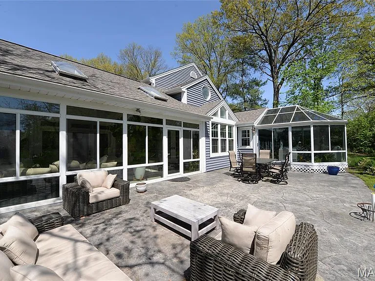 1306 S Geyer Rd — Photo 53