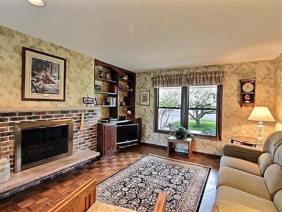 5th image of W331N5427 Cherry Ct