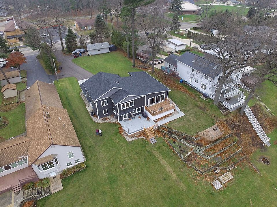 2nd image of 14917 Mercury Dr