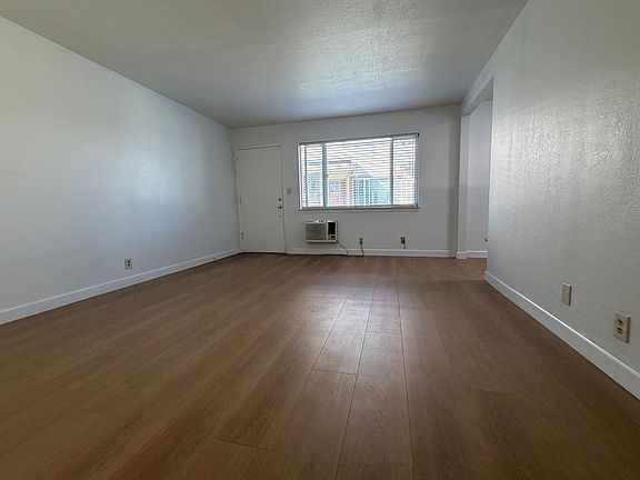5th image of 663 La Grande Dr #2