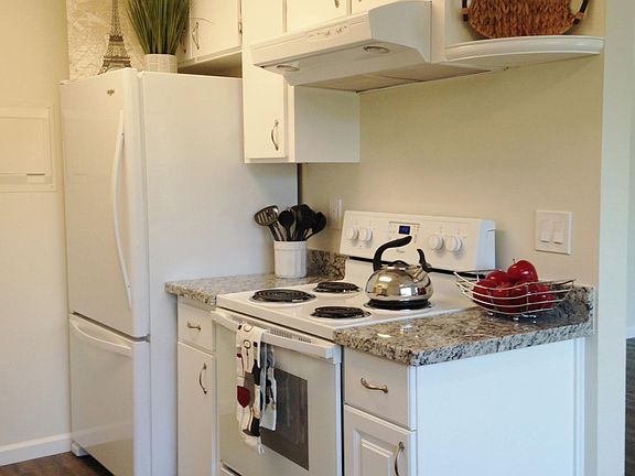 5th image of 2309 Rock St APT 17