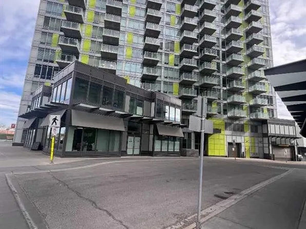30 N Brentwood Cmn NW #1306, Calgary, AB T2L 2L8