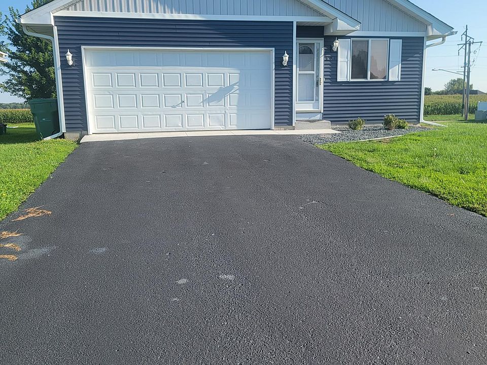 1st image of 601 Juniper Ln NW