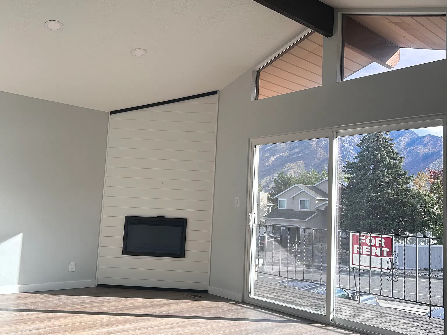 4 bed, 1900 sqft, $2,900 — Photo 2
