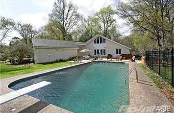2nd image of 14 Old Westbury Ln