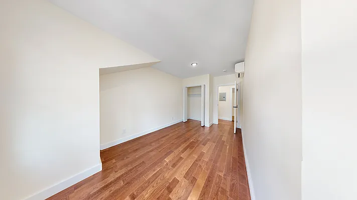Sold by Remax Edge | media 20