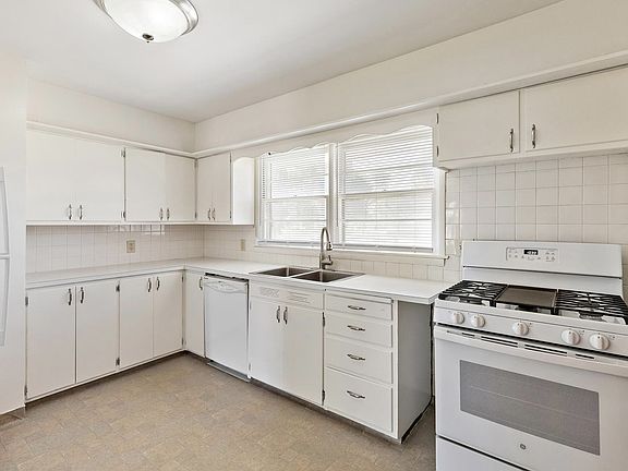 3rd image of 15 17th Crestview