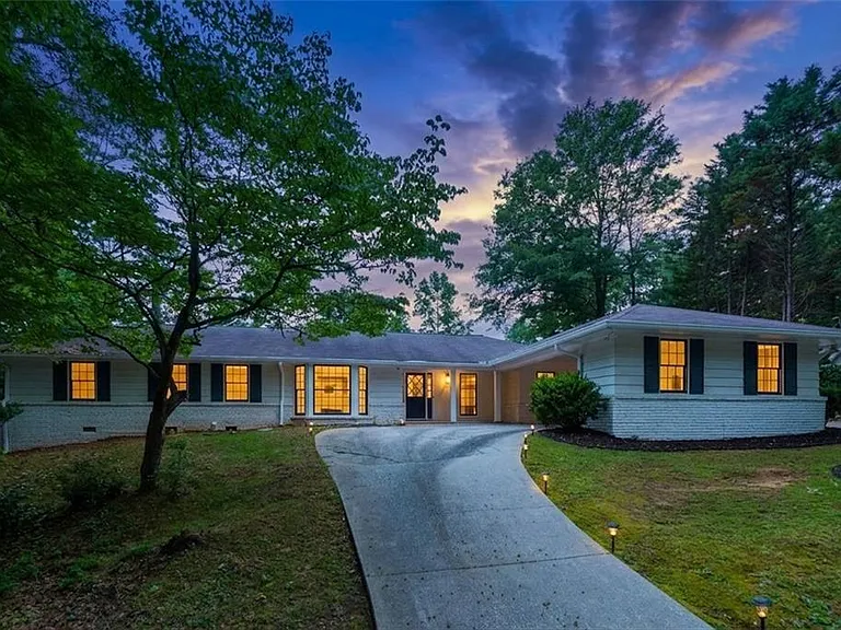 7330 Hunters Branch Dr NE — Photo 2