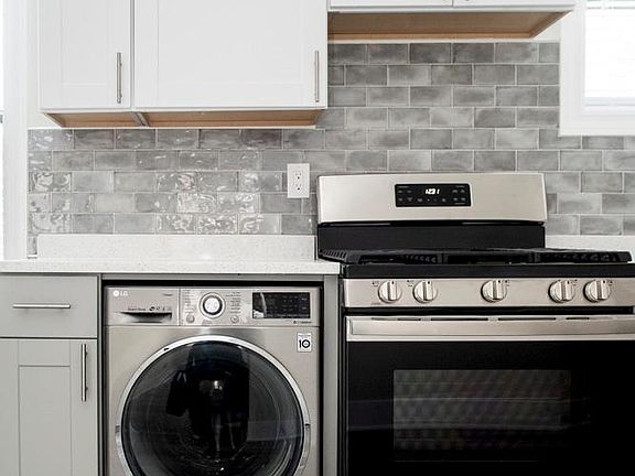 5th image of 3841-45 N Greenview Ave #3W