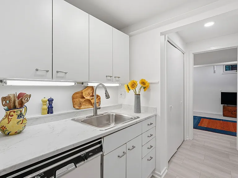 4432 Q St NW — Photo 13