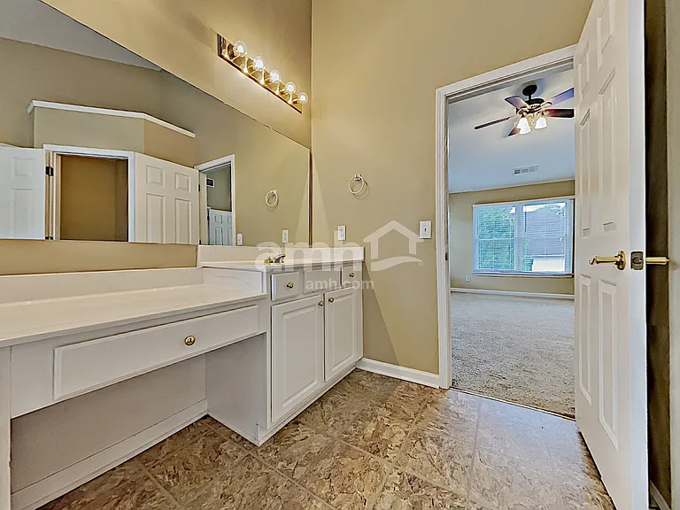 3374 Hunters Point Rd — Photo 11