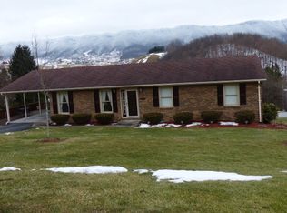212 Austin St, North Tazewell, VA 24630