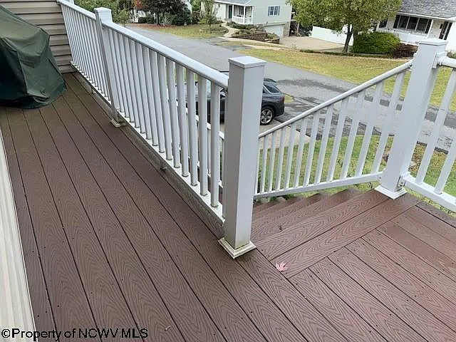 1392 Bennett Dr — Photo 9