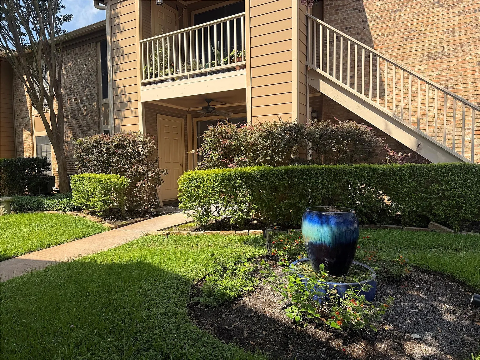 2 bed, 2.0 bath, 1040 sqft, $2,100 — Photo 3