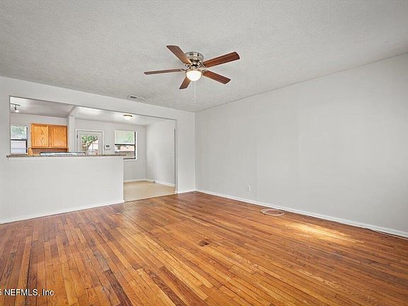 4th image of 6021 GREENBERRY Lane
