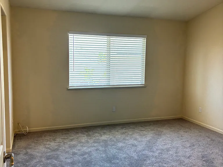 1543 Cole Ln — Photo 10