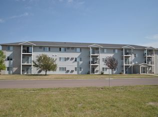 1002 43rd St S, Fargo, ND 58103