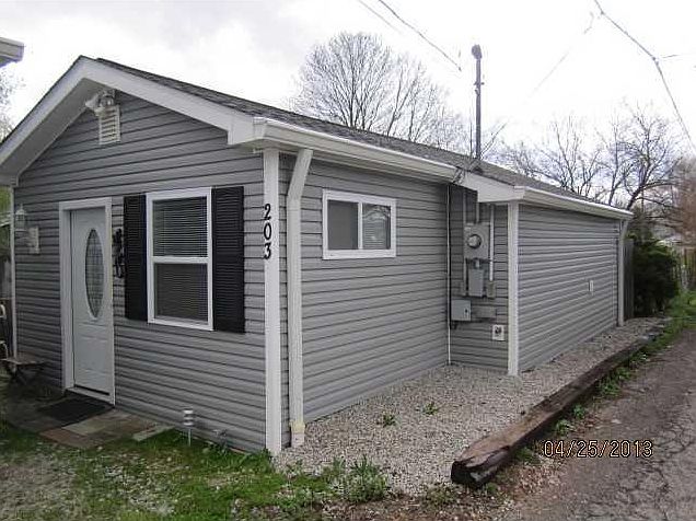 1st image of 203 S 1st St