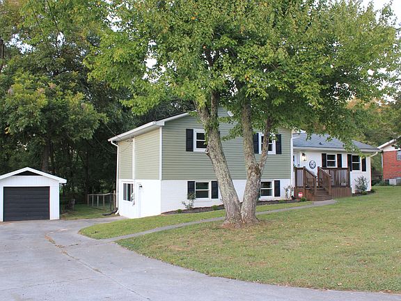 3rd image of 3045 W Lake Dr NW