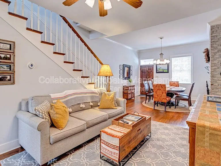 513 E Harris St — Photo 2