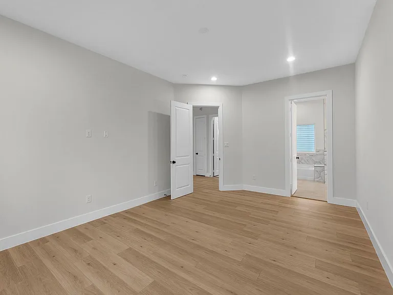 2348 Delafield St — Photo 15