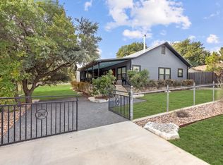 127 Mariposa Dr, Fredericksburg, TX 78624