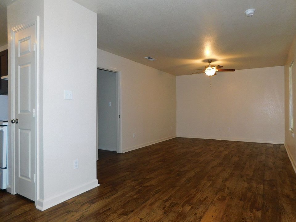 1st image of 1900 Live Oak St #17