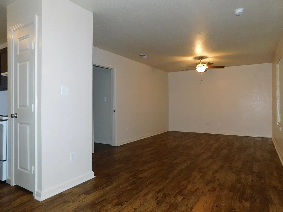 1900 Live Oak St #17