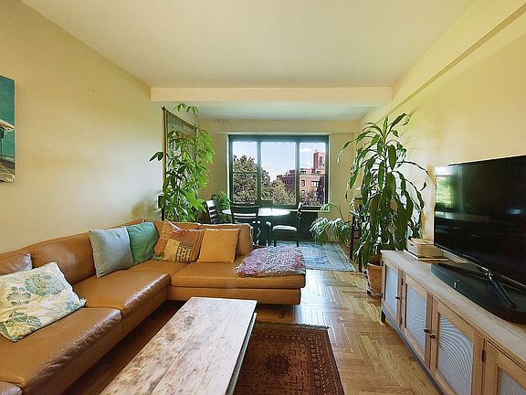 2nd image of 57 Park Ter E APT B67