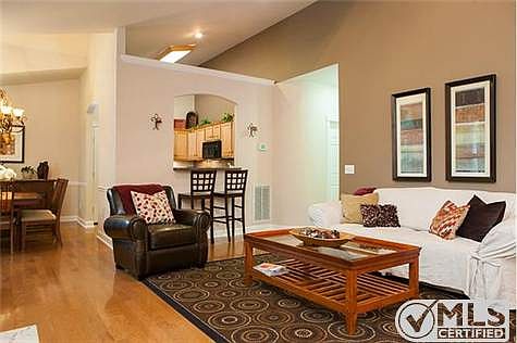 4th image of 300 Riverstone Blvd