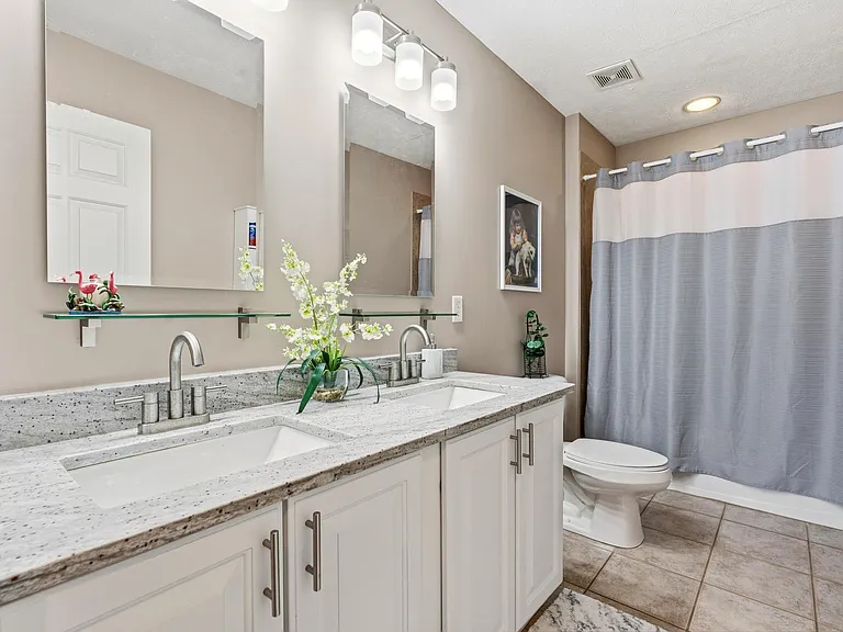 Forest Oaks Dr — Photo 50