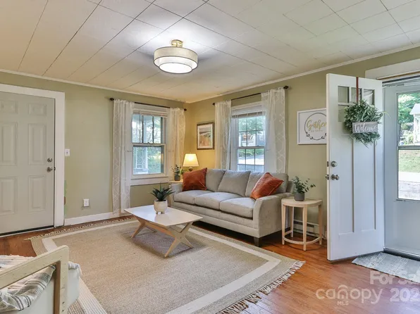 412 Woodhaven St, Lenoir, NC 28645