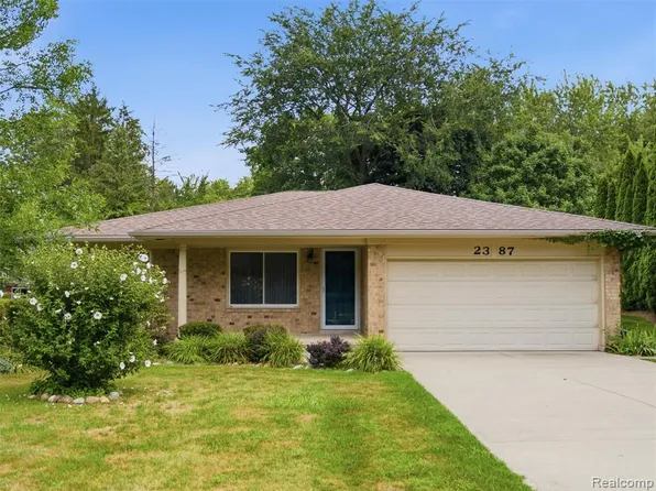 2387 Sanders Pl, Bloomfield Hills, MI 48302