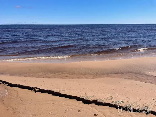 Hidden Shore Dr, Manistique, MI 49854
