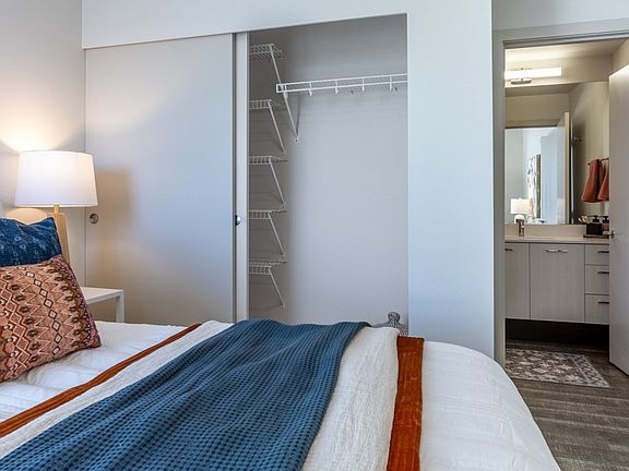5th image of 123 Broadway APT 422