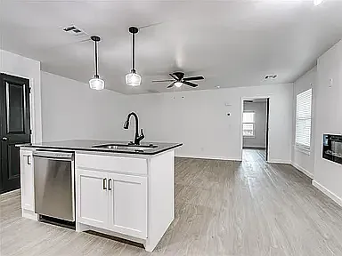 3 bed, 1424 sqft, $1,695 — Photo 4