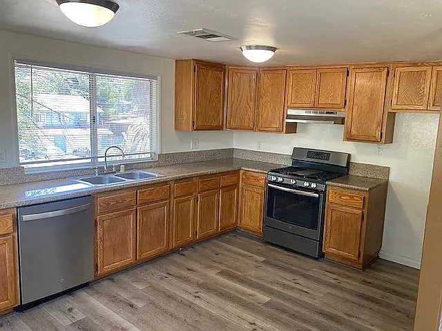 8263 Linden Rd — Photo 6