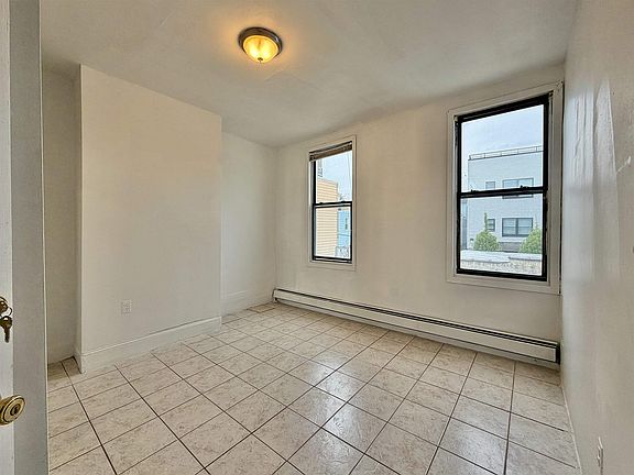 5th image of 94 Ferry St Floor 2
