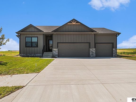 2nd image of 10221 Cove Hollow Dr