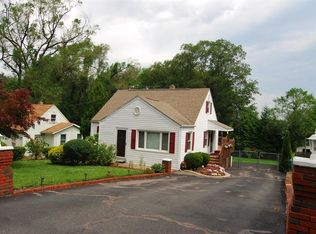 25 Edison Rd, Lake Hopatcong, NJ 07849