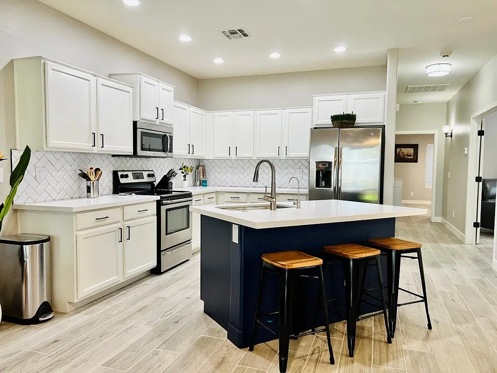 3 bed, 1269 sqft, $3,500 — Photo 2