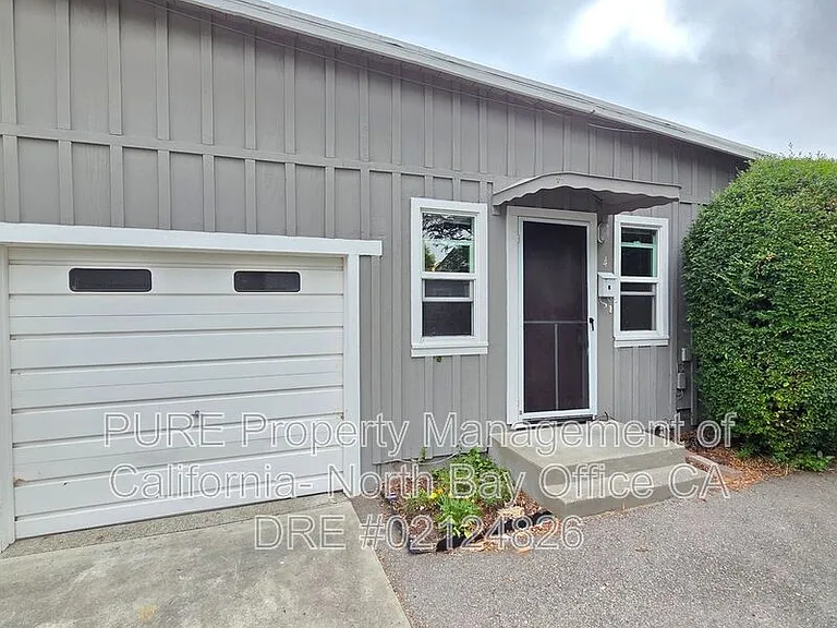 4 Kandace Ct — Photo 1