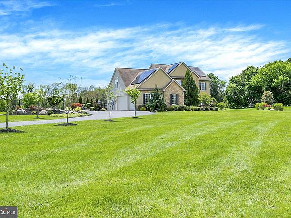 3rd image of 107 Woods Dr