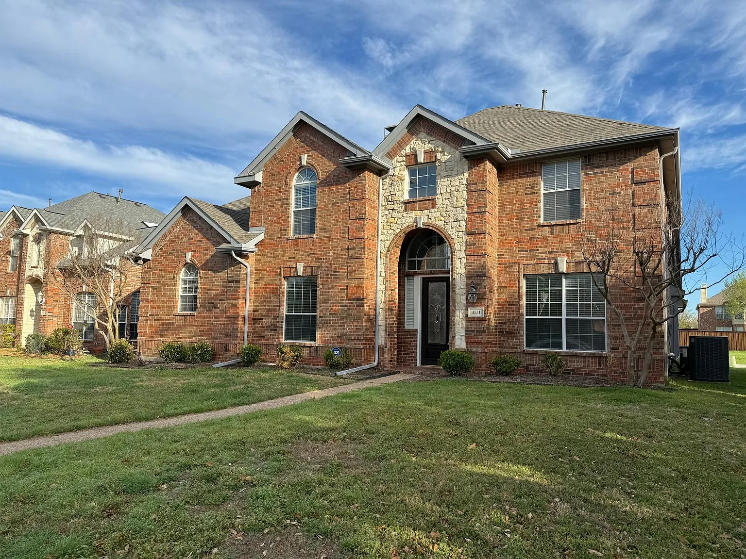5 bed, 3.5 bath, 3131 sqft, $2,995 — Photo 2