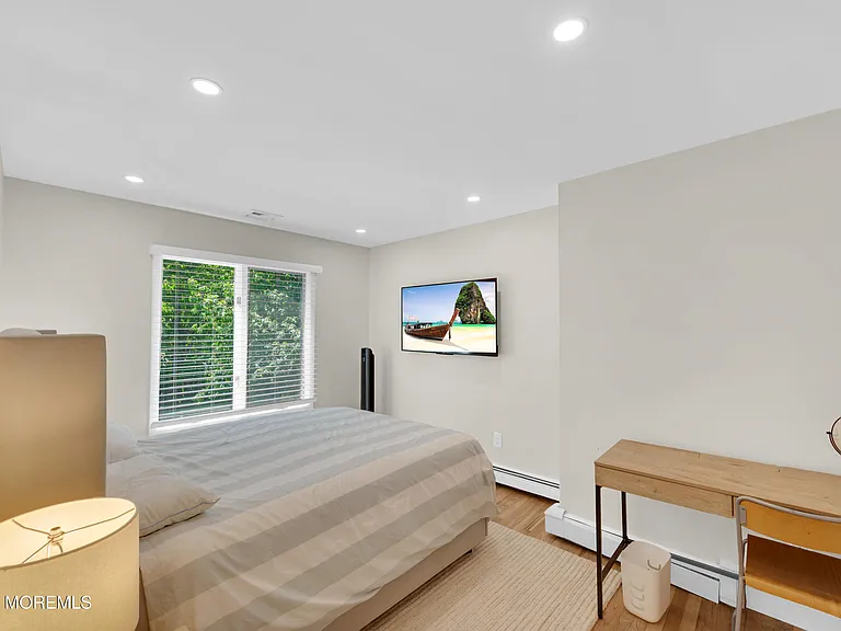 637 Beacon Blvd — Photo 25
